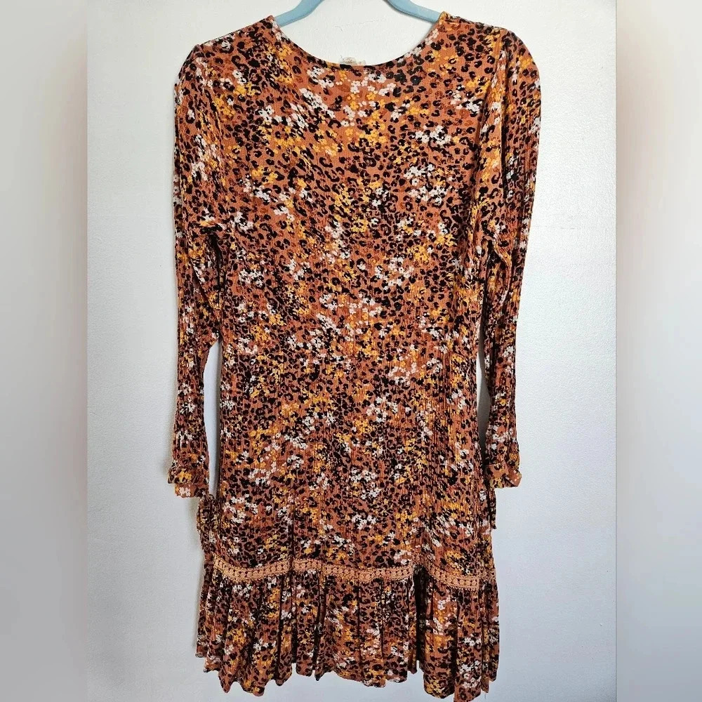 Hem & Thread Womens Cheetah Floral‎ Print Long Sleeve V Neck Ruffle Dress L - Picture 2 of 9